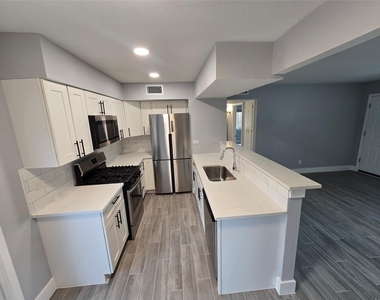 2504 Manor Cir - Photo Thumbnail 5