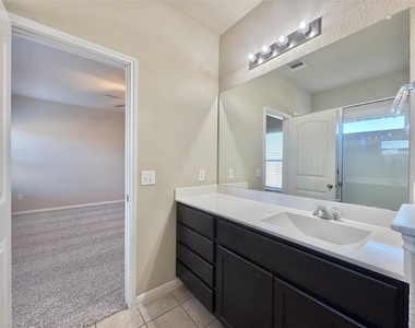 1521 Maier Dr - Photo Thumbnail 11