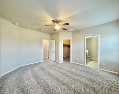 1521 Maier Dr - Photo Thumbnail 9