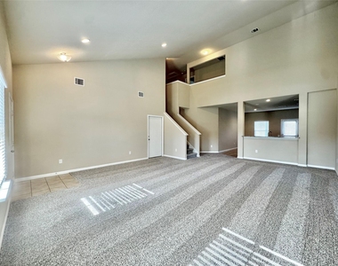 1521 Maier Dr - Photo Thumbnail 5