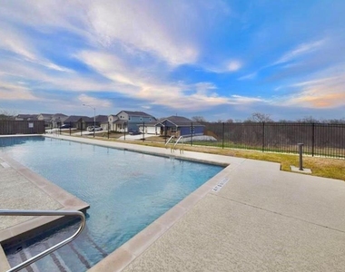 1521 Maier Dr - Photo Thumbnail 32