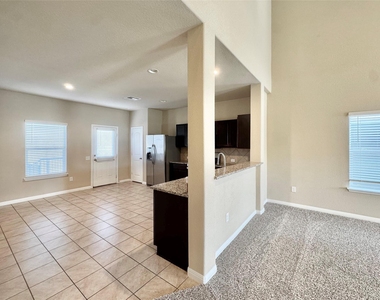 1521 Maier Dr - Photo Thumbnail 7