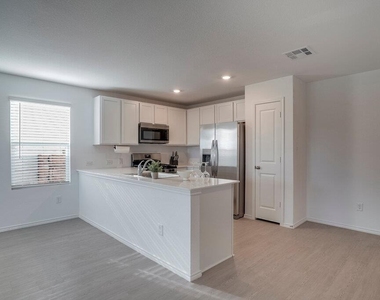 321 Keefer - Photo Thumbnail 4