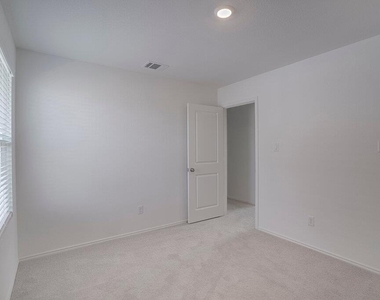 321 Keefer - Photo Thumbnail 10