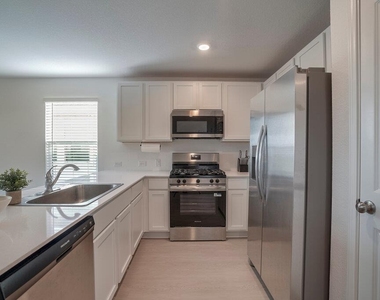 321 Keefer - Photo Thumbnail 3