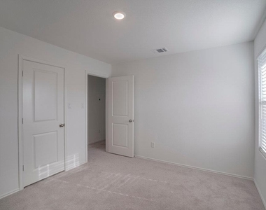 321 Keefer - Photo Thumbnail 8