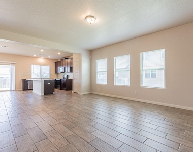 746 Farmers Dell St - Photo Thumbnail 4