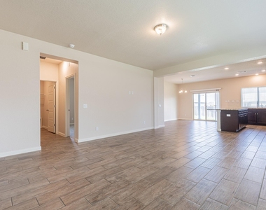 746 Farmers Dell St - Photo Thumbnail 5