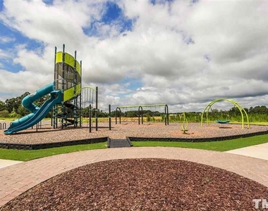 712 Howling Wind Drive - Photo Thumbnail 22