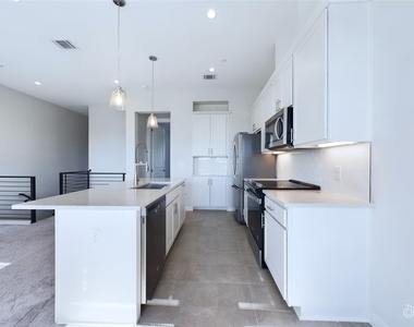 12001 Vista Parke Dr - Photo Thumbnail 5