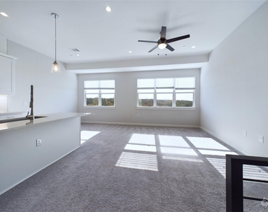 12001 Vista Parke Dr - Photo Thumbnail 3