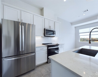 12001 Vista Parke Dr - Photo Thumbnail 4