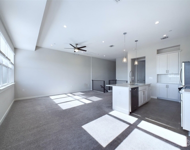 12001 Vista Parke Dr - Photo Thumbnail 6
