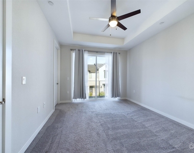 12001 Vista Parke Dr - Photo Thumbnail 7