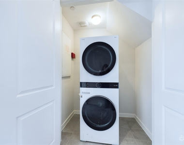 12001 Vista Parke Dr - Photo Thumbnail 22