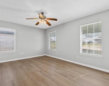 16 Brenda Ln - Photo Thumbnail 11