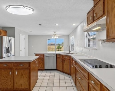 16 Brenda Ln - Photo Thumbnail 5