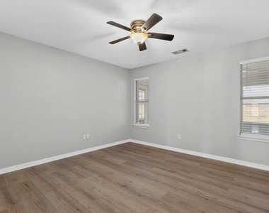 16 Brenda Ln - Photo Thumbnail 15
