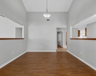 16 Brenda Ln - Photo Thumbnail 2