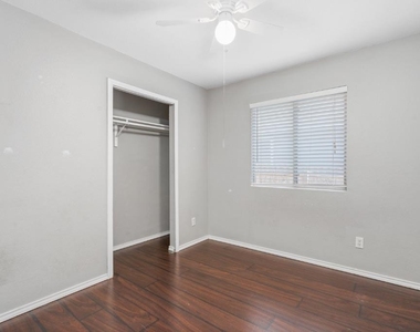 7228 Aldea Dr - Photo Thumbnail 14