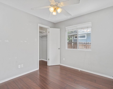 7228 Aldea Dr - Photo Thumbnail 11