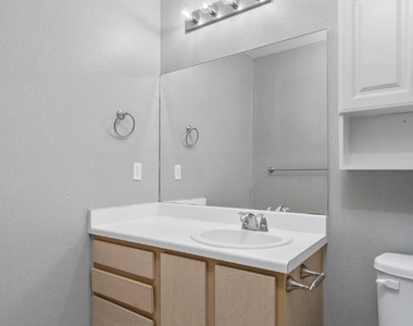 7228 Aldea Dr - Photo Thumbnail 9
