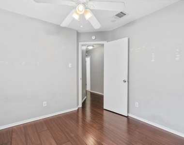 7228 Aldea Dr - Photo Thumbnail 12