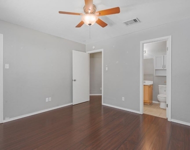 7228 Aldea Dr - Photo Thumbnail 8