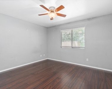 7228 Aldea Dr - Photo Thumbnail 7