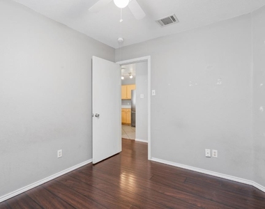 7228 Aldea Dr - Photo Thumbnail 15