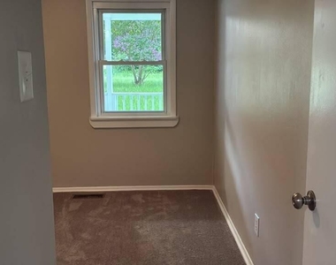 5128 Sunset Lake Road - Photo Thumbnail 11