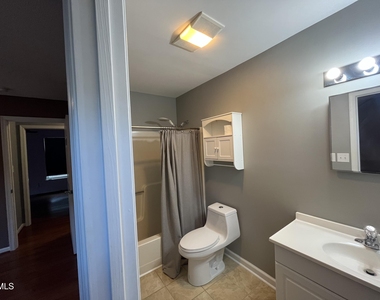 620 E Davie Street - Photo Thumbnail 11