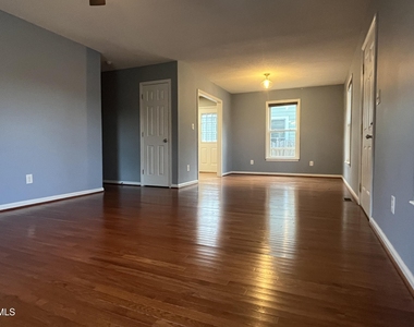 620 E Davie Street - Photo Thumbnail 7