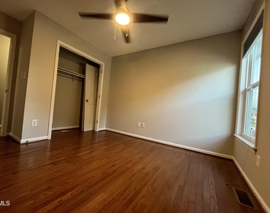 620 E Davie Street - Photo Thumbnail 13