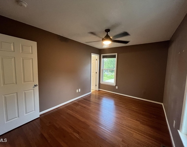 620 E Davie Street - Photo Thumbnail 10