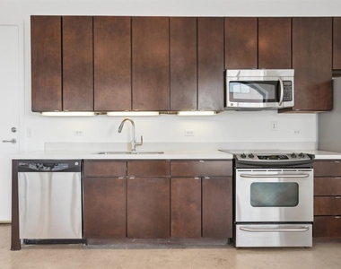 507 Sabine St - Photo Thumbnail 8