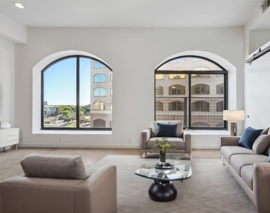 507 Sabine St - Photo Thumbnail 1
