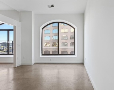 507 Sabine St - Photo Thumbnail 11