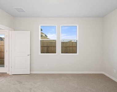 2310 Castillo Dr - Photo Thumbnail 8