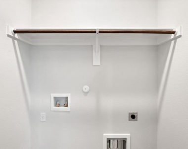 2310 Castillo Dr - Photo Thumbnail 19