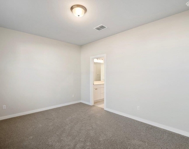 2310 Castillo Dr - Photo Thumbnail 7