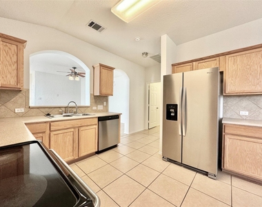 1015 Aiken Dr - Photo Thumbnail 6