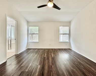 1015 Aiken Dr - Photo Thumbnail 19