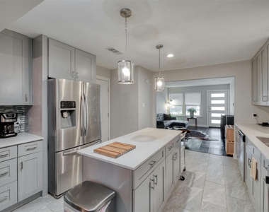 5502 Burgundy Dr - Photo Thumbnail 4