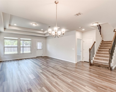 425 Arrowhead Vine St - Photo Thumbnail 12