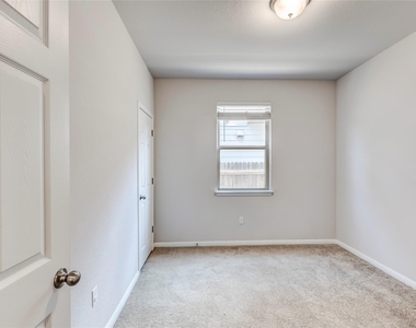 425 Arrowhead Vine St - Photo Thumbnail 19
