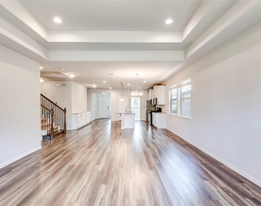 425 Arrowhead Vine St - Photo Thumbnail 5