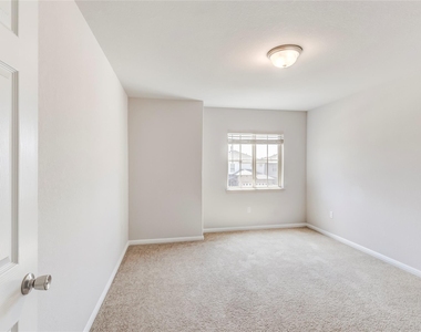 425 Arrowhead Vine St - Photo Thumbnail 24