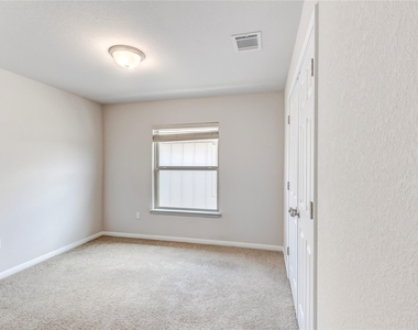 425 Arrowhead Vine St - Photo Thumbnail 27