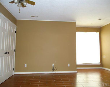 110 Manhattan Court - Photo Thumbnail 8